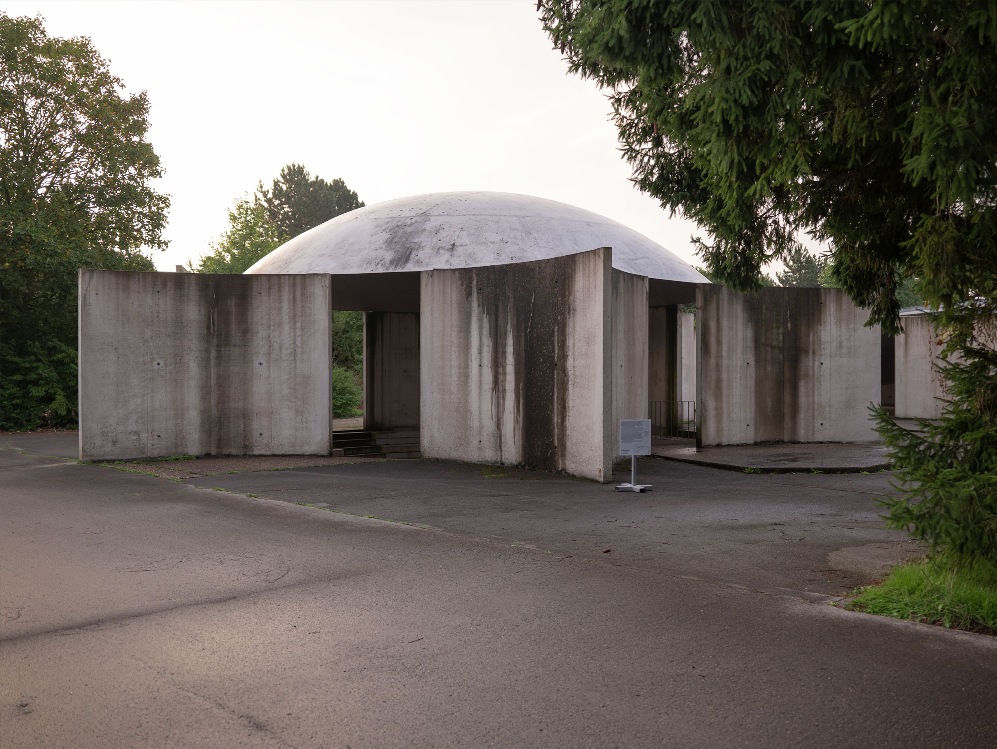 freepik_edit_illustration of a soundwave in a glas light prism%2011